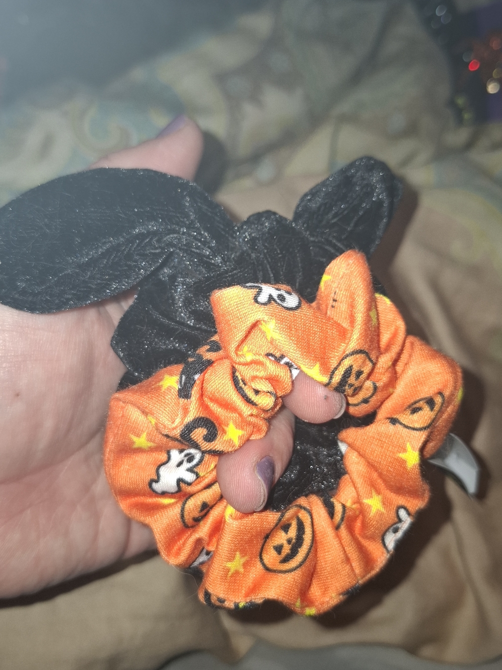 Claire's Black Velvet Bow & Orange Halloween Pumpkin Scrunchies